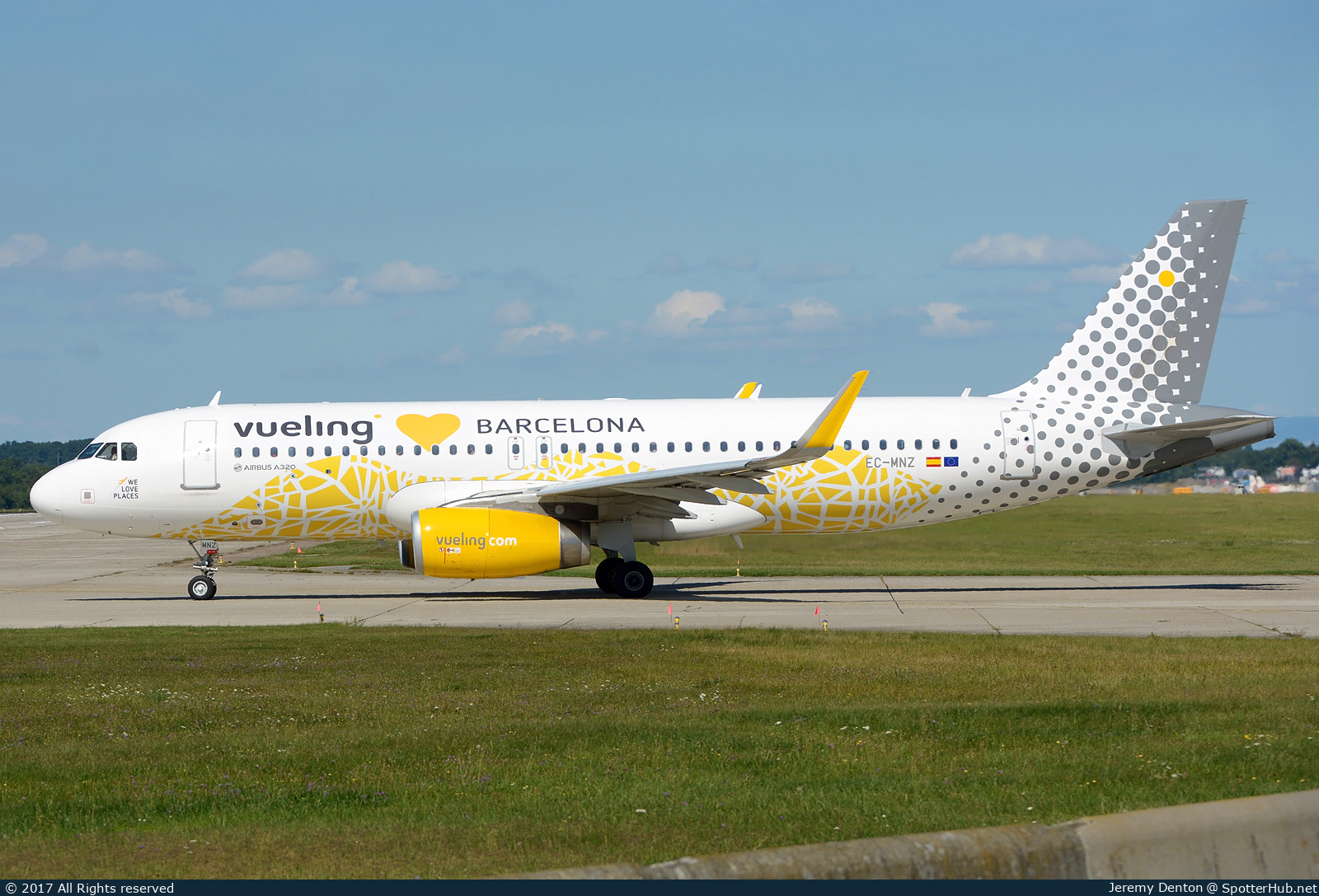 Photo of EC-MNZ - Airbus A320-232 operated by Vueling