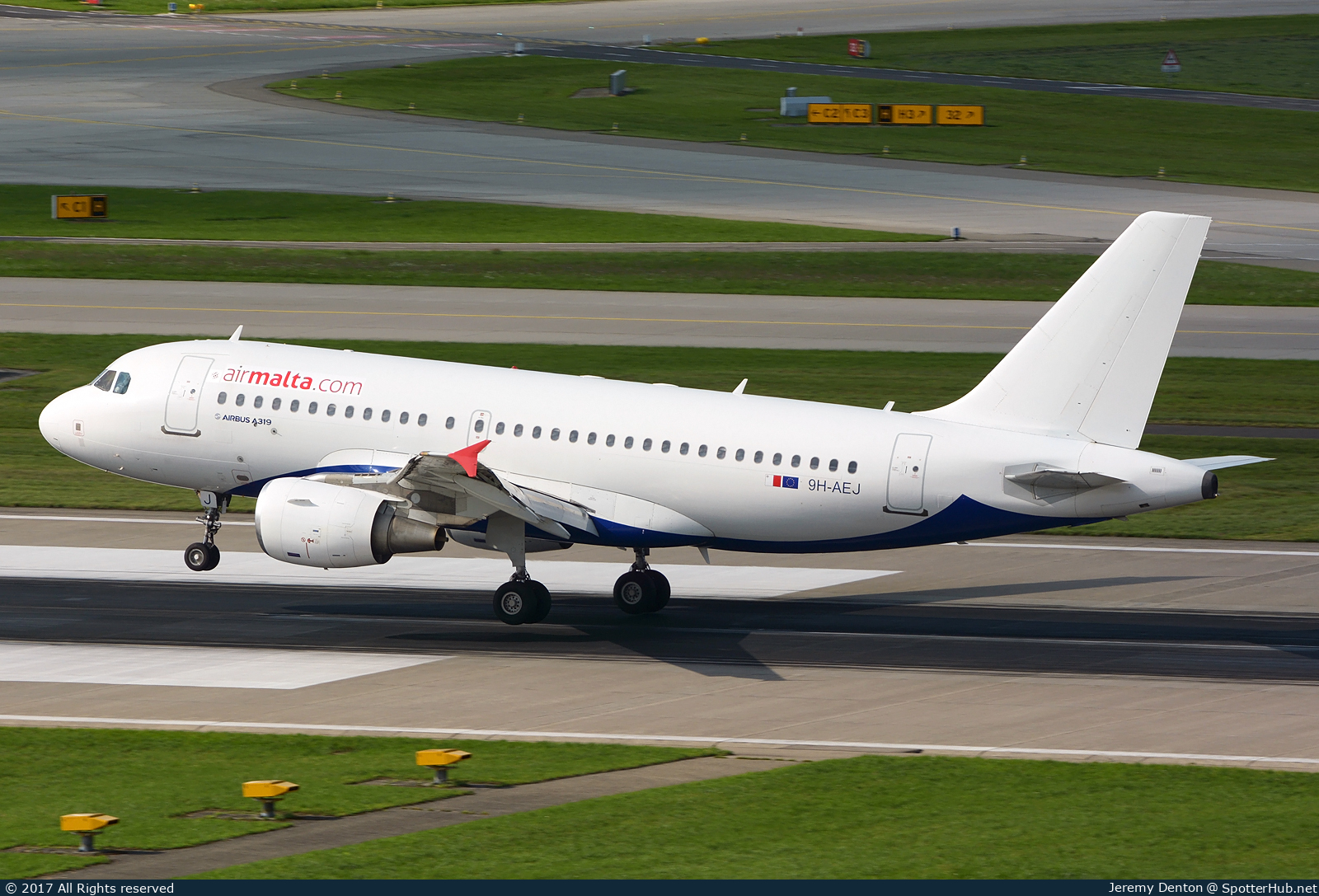 Photo of 9H-AEJ - Airbus A319-112 operated by Air Malta