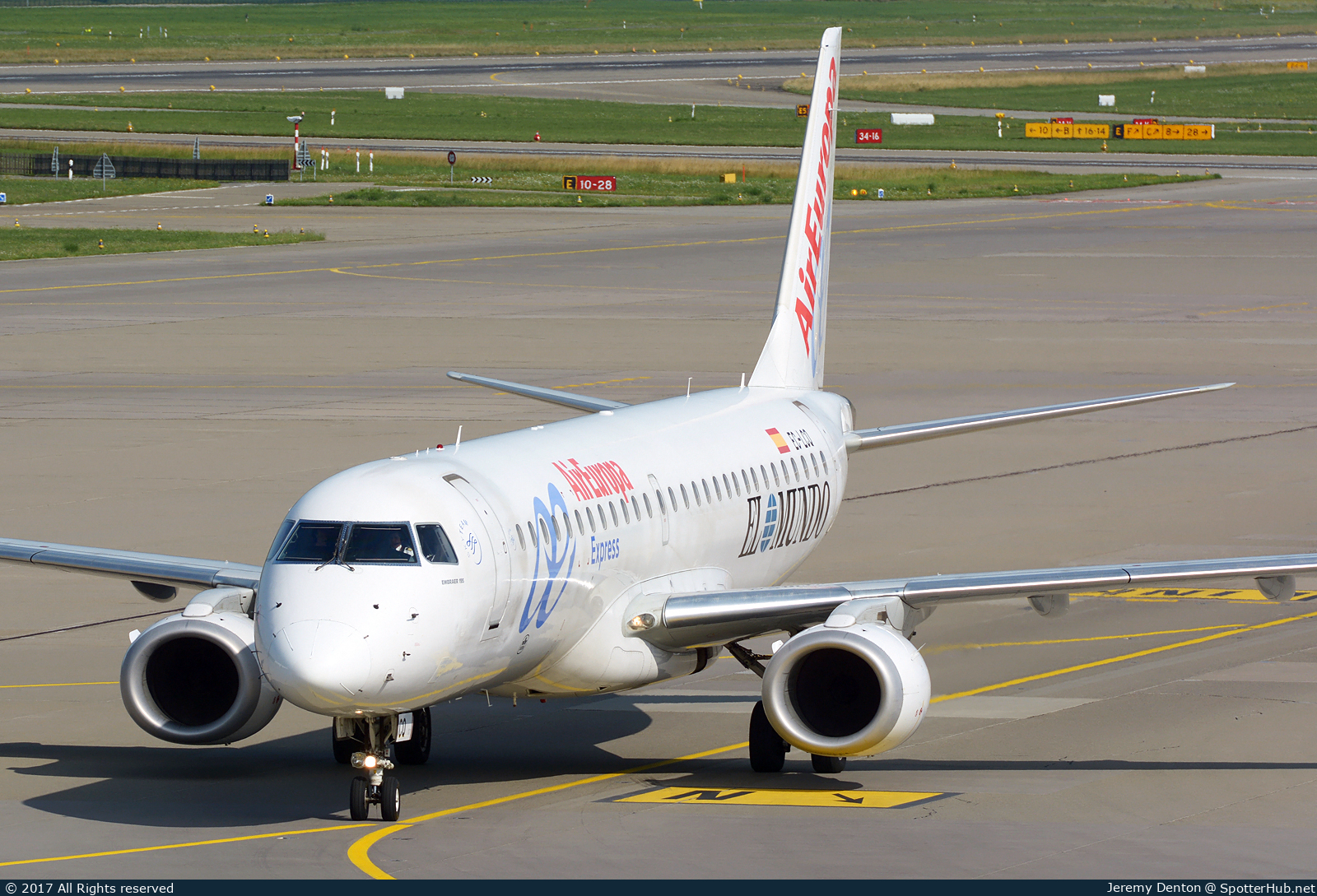 Photo of EC-LCQ - Embraer ERJ-195LR operated by Air Europa Express (opb Aeronova)