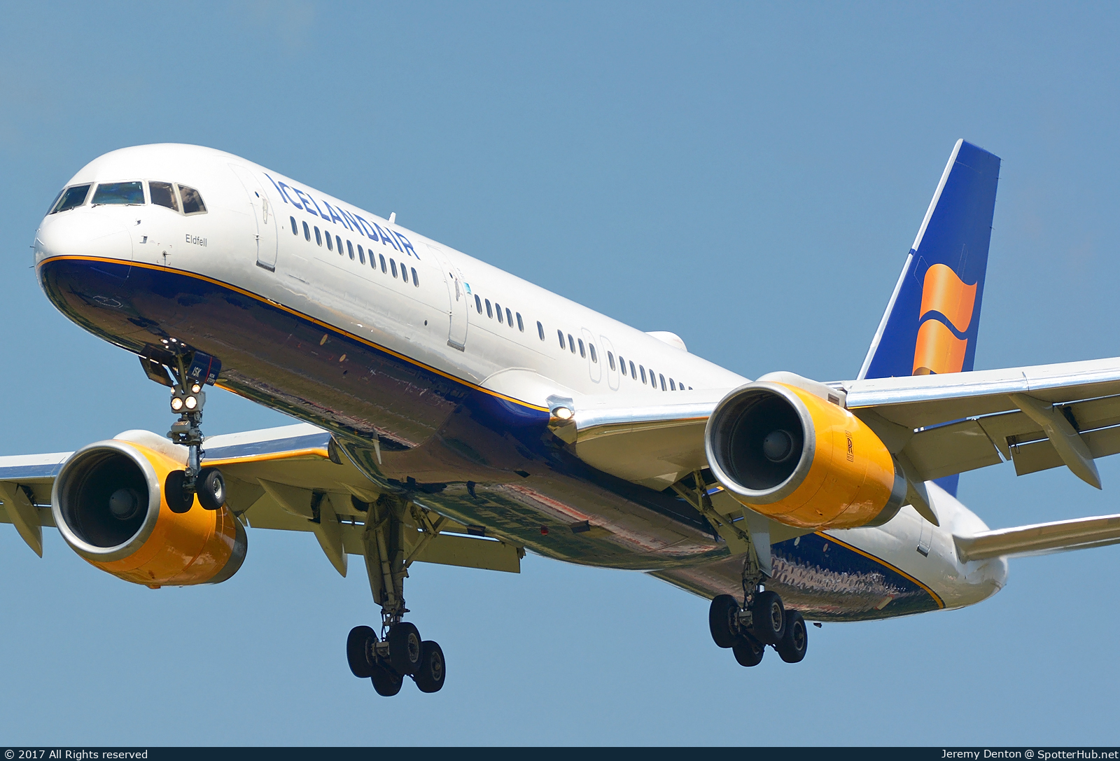 Photo of TF-FIK - Boeing 757-256 operated by Icelandair