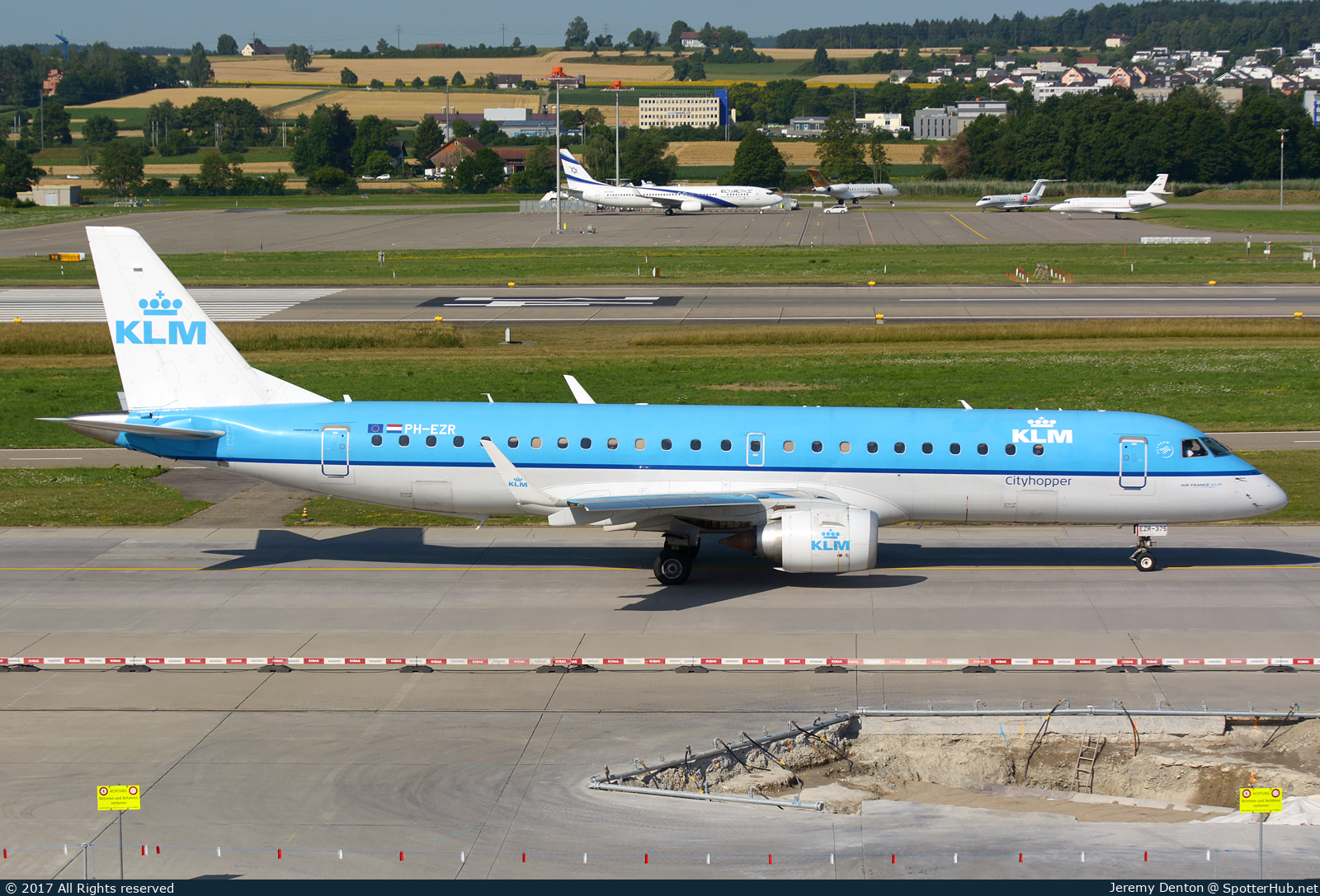 Photo of PH-EZR - Embraer ERJ-190STD operated by KLM Cityhopper