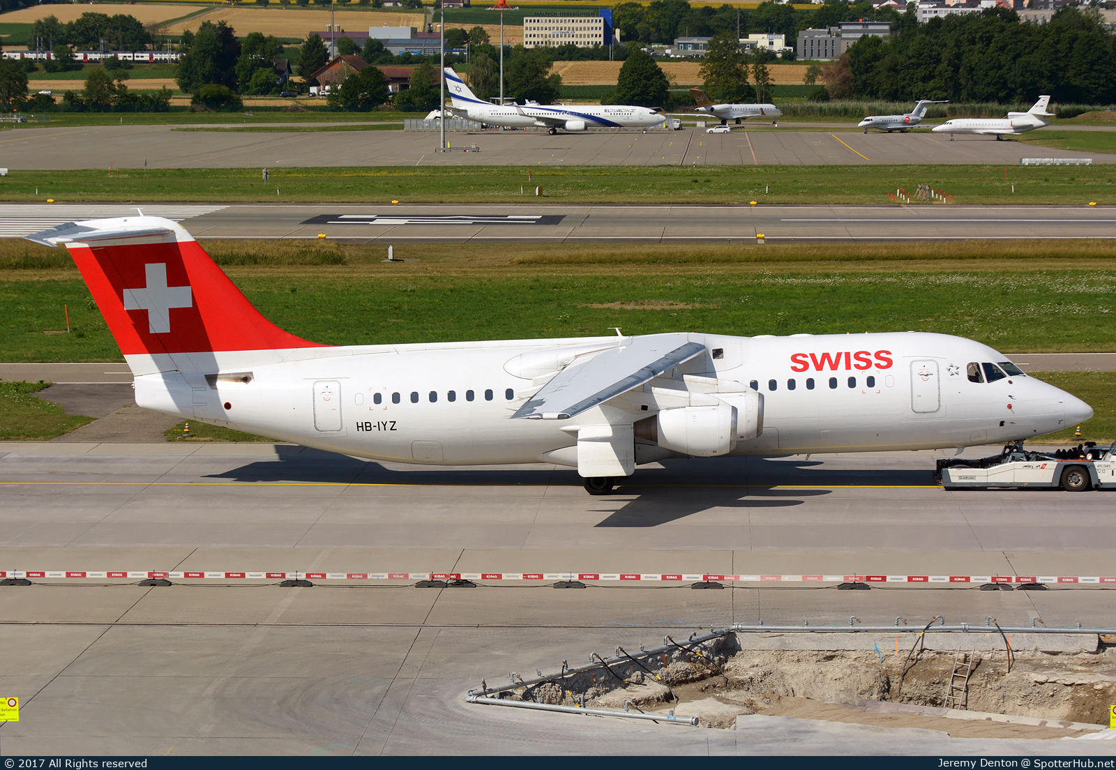 Photo of HB-IYZ - British Aerospace Avro RJ100 operated by Swiss International Air Lines