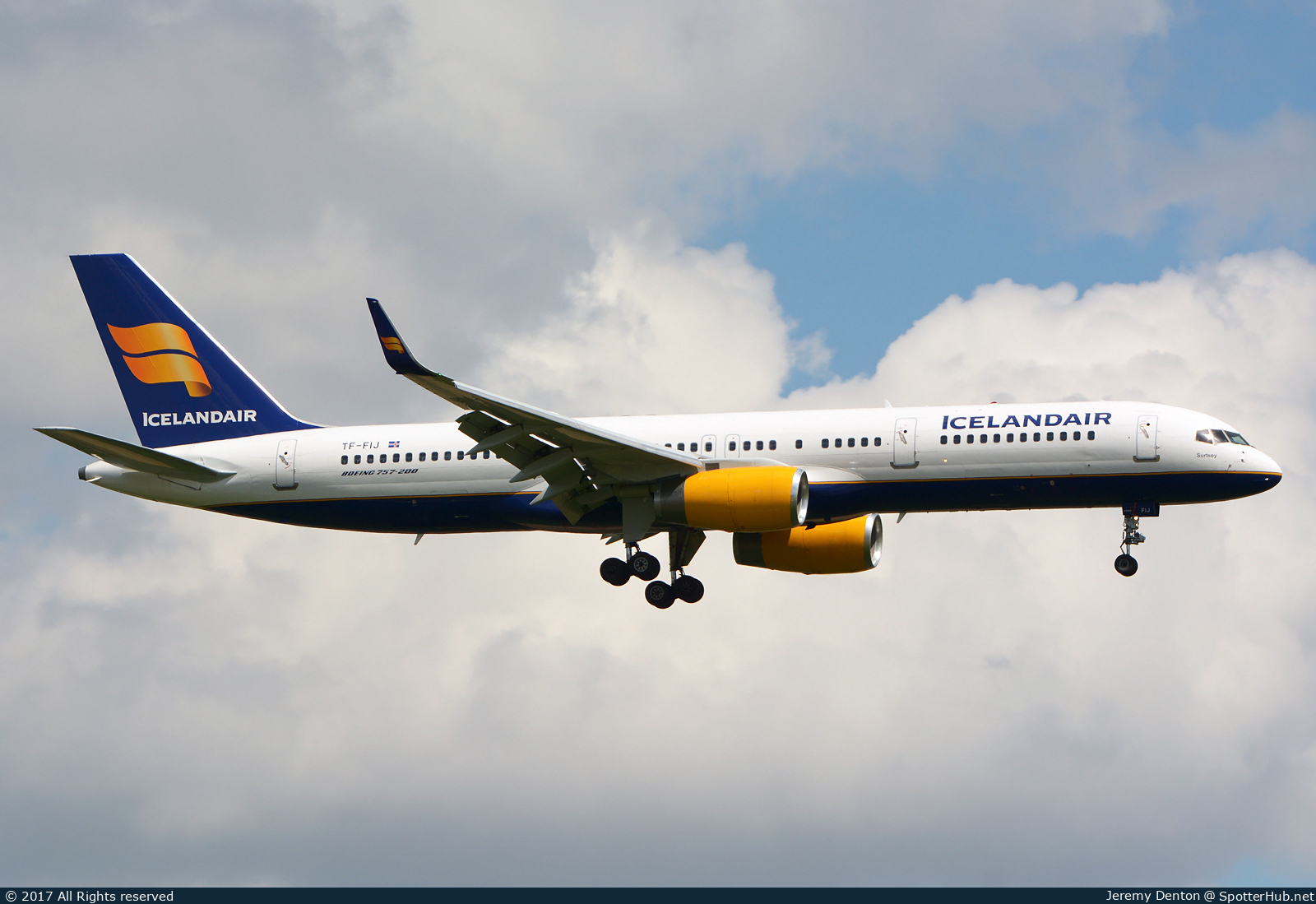 Photo of TF-FIJ - Boeing 757-208 operated by Icelandair