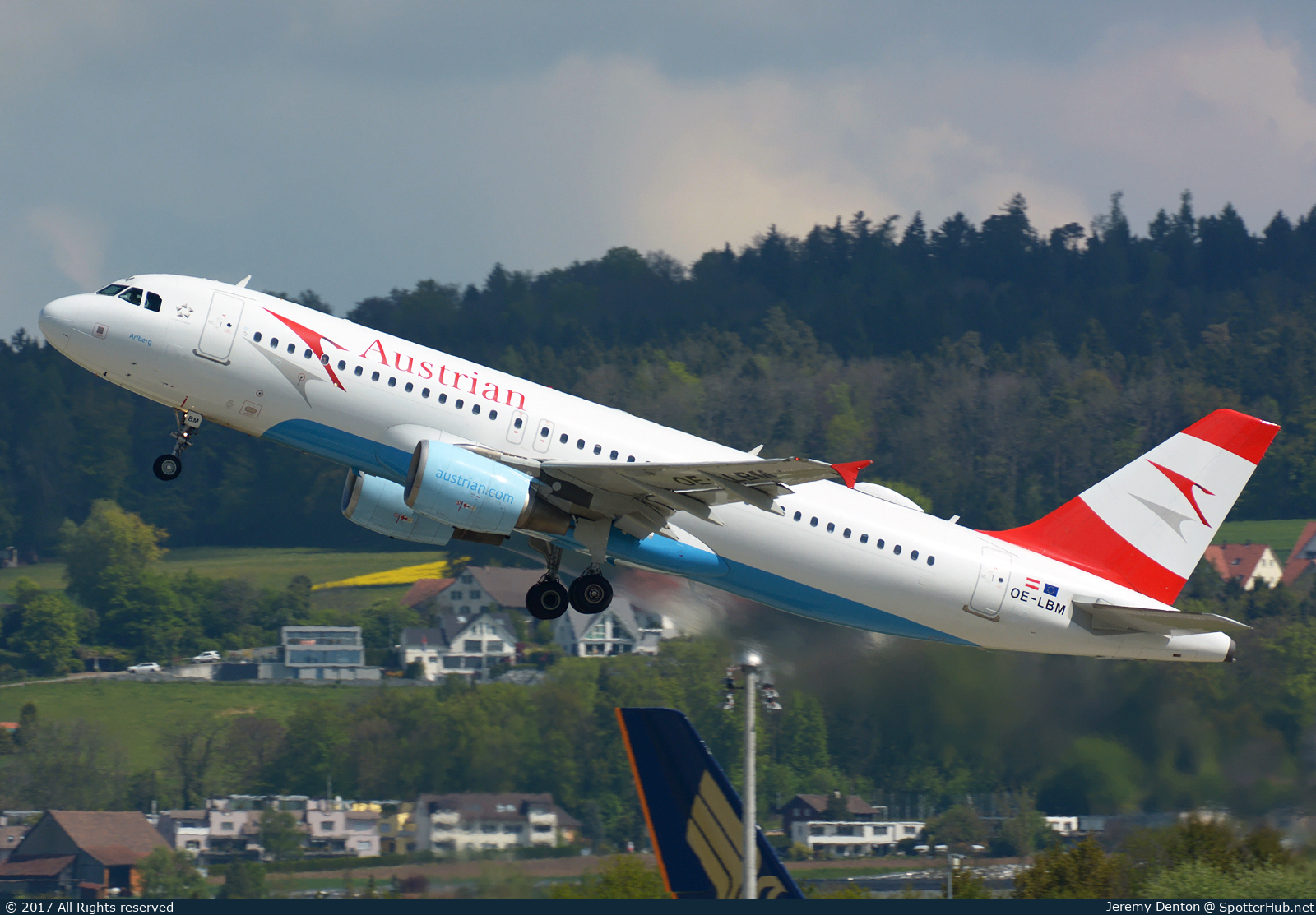 Photo of OE-LBM - Airbus A320-214 operated by Austrian Airlines