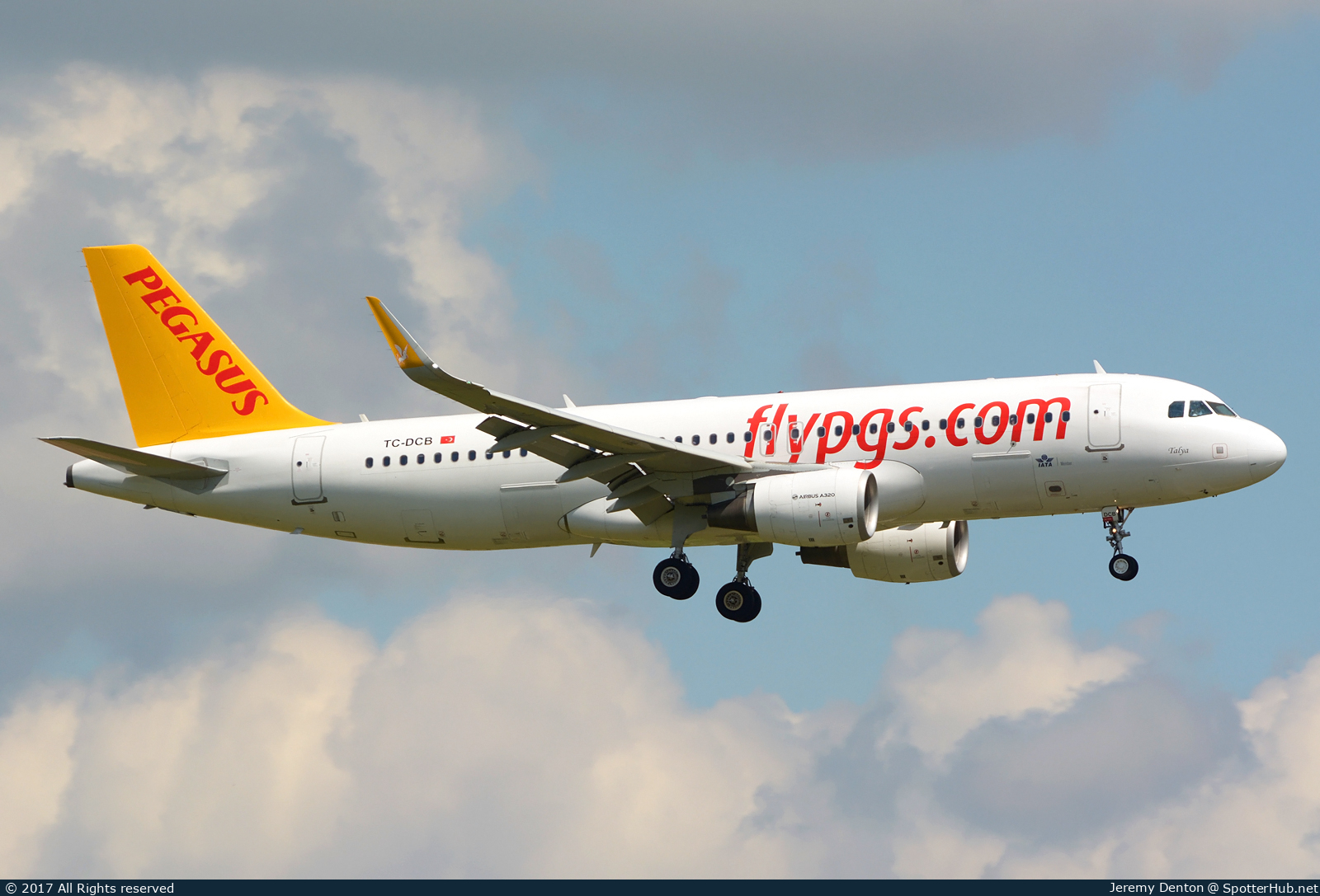 Photo of TC-DCB - Airbus A320-214 operated by Pegasus Airlines