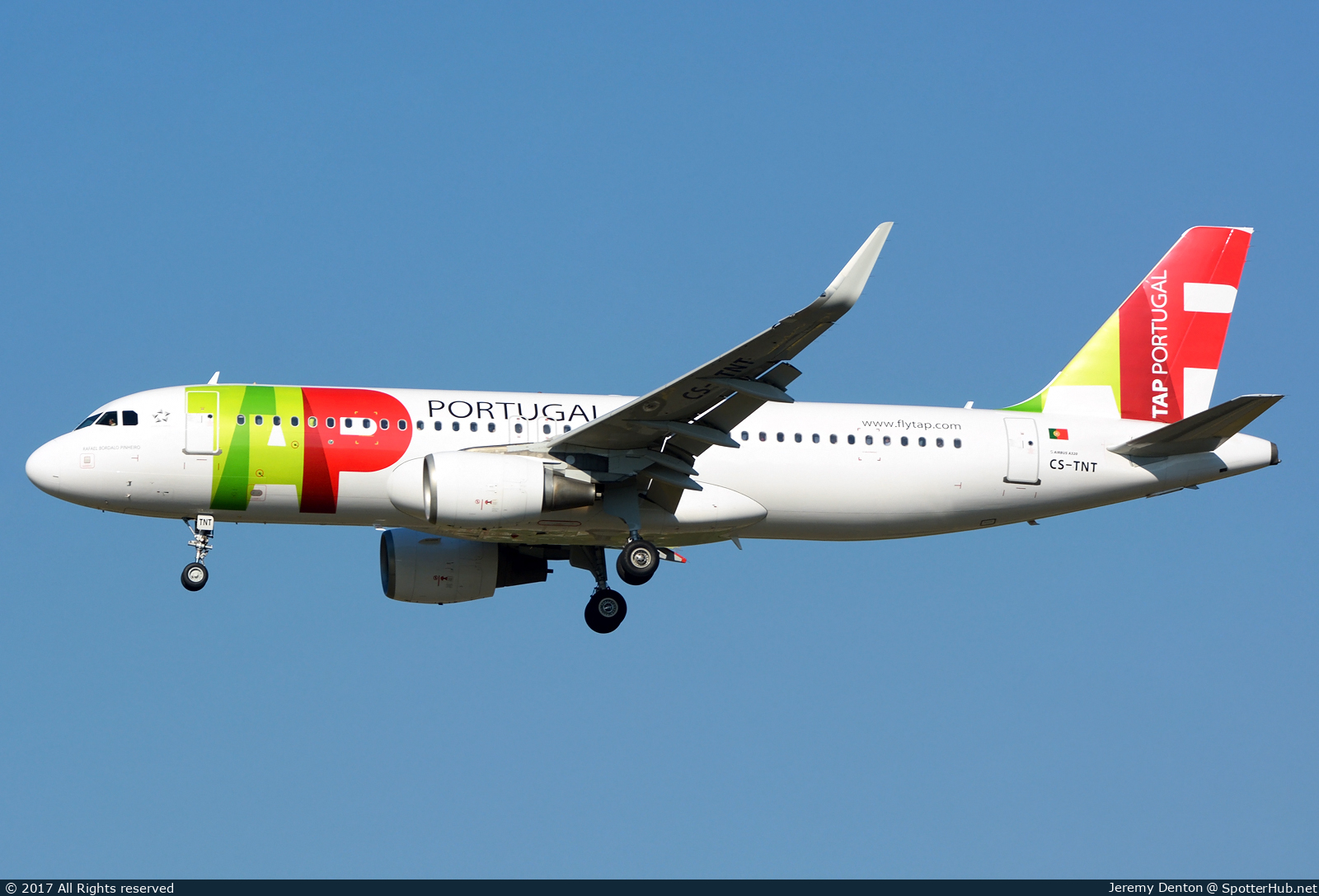 Photo of CS-TNT - Airbus A320-214 operated by TAP Air Portugal