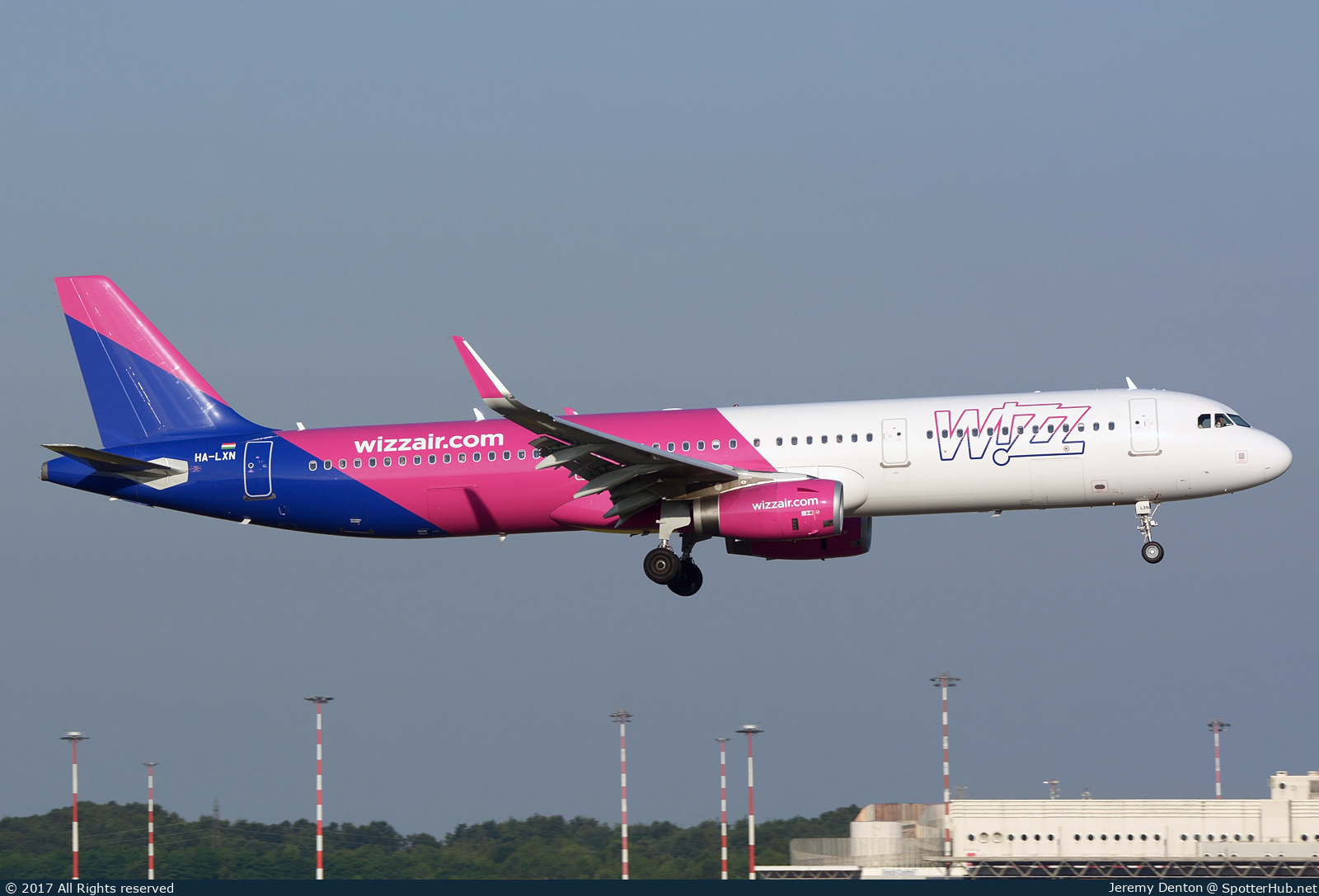 Photo of HA-LXN - Airbus A321-231 operated by Wizz Air