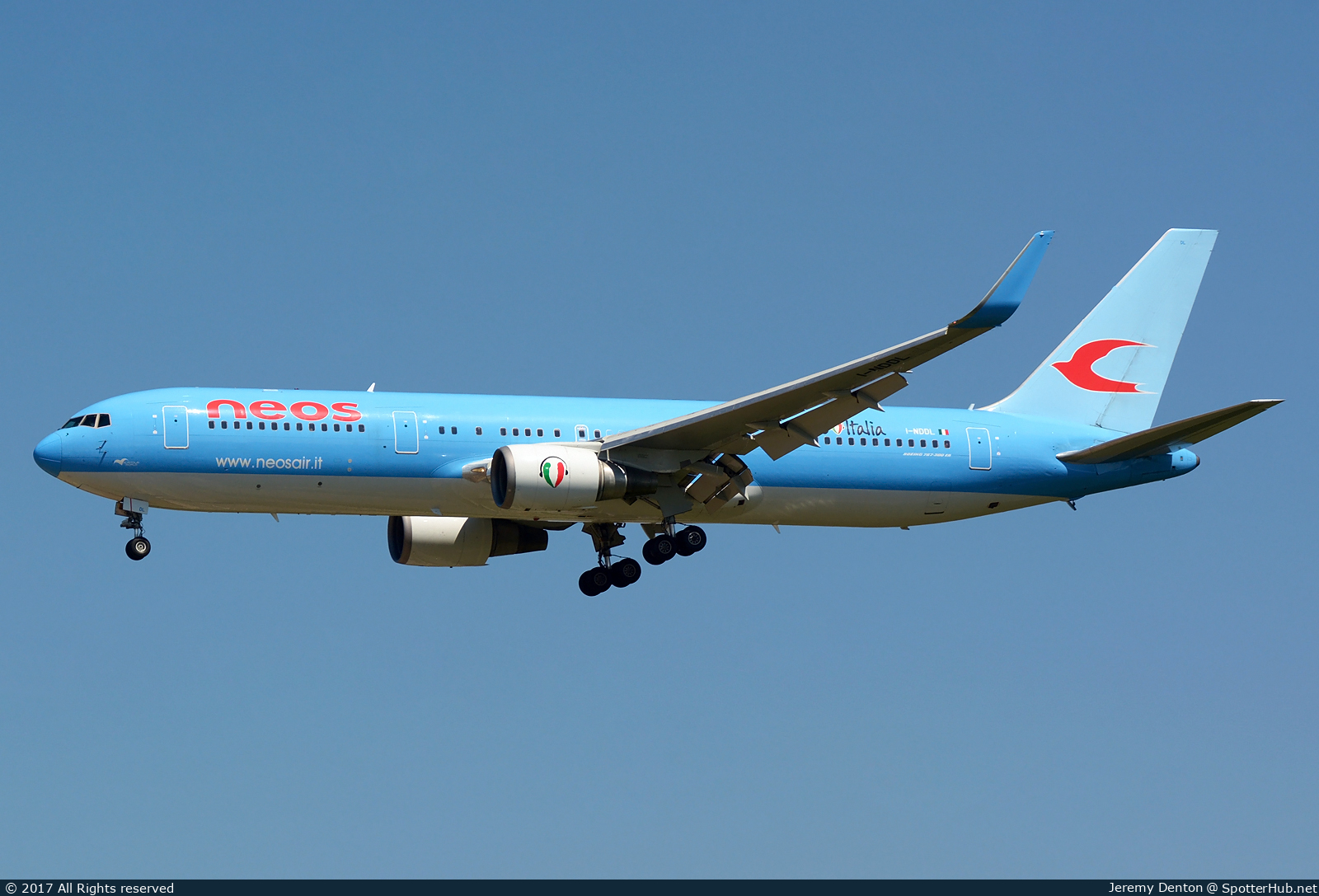 Photo of I-NDDL - Boeing 767-324(ER) operated by Neos