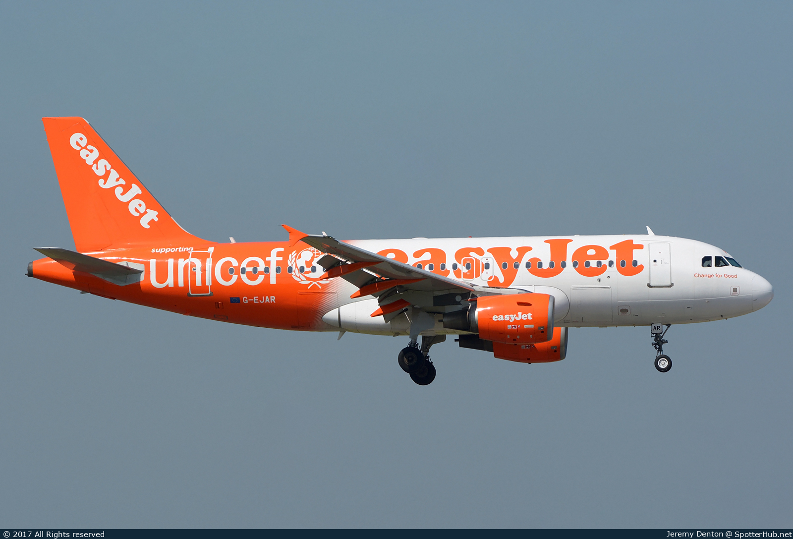 Photo of G-EJAR - Airbus A319-111 operated by easyJet