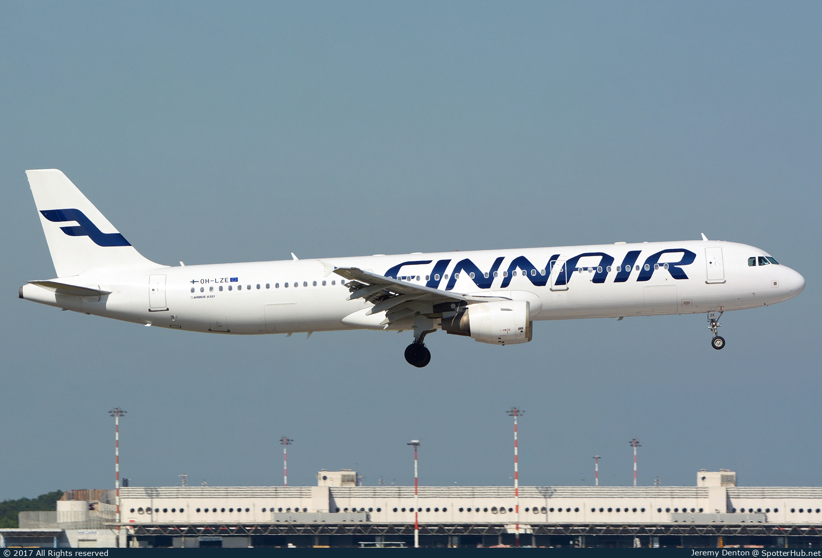 Photo of OH-LZE - Airbus A321-211 operated by Finnair
