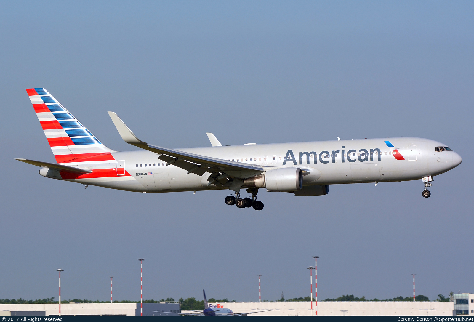 Photo of N381AN - Boeing 767-323(ER) operated by American Airlines
