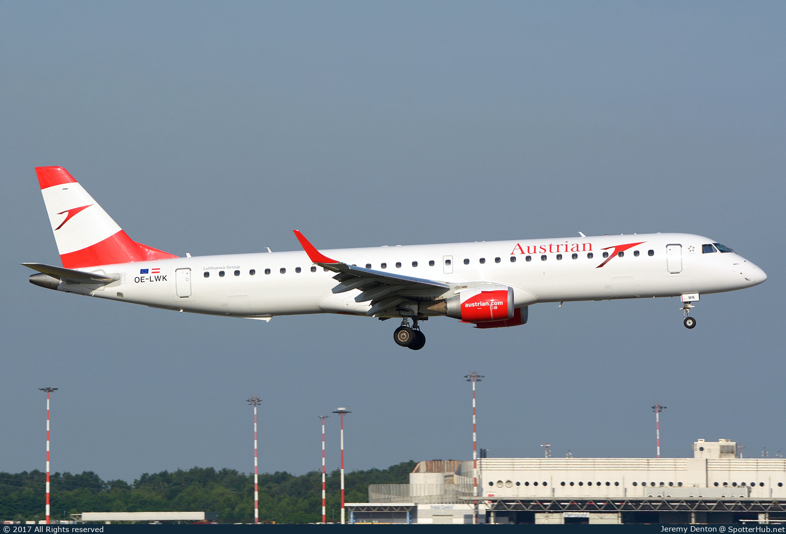 Photo of OE-LWK - Embraer ERJ-195LR operated by Austrian Airlines