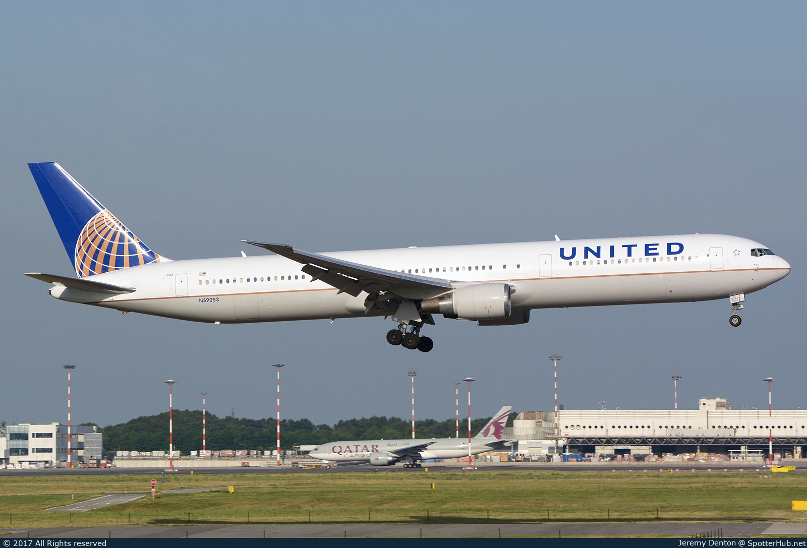 Photo of N59053 - Boeing 767-424(ER) operated by United Airlines