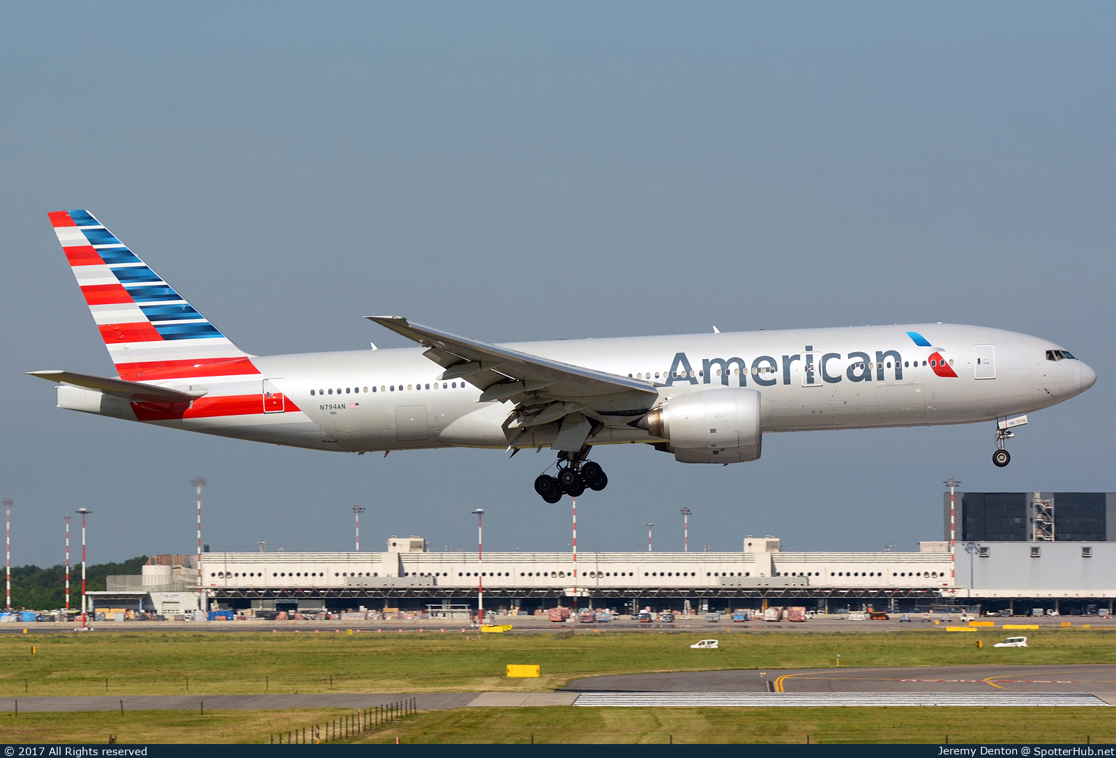 Photo of N794AN - Boeing 777-223(ER) operated by American Airlines