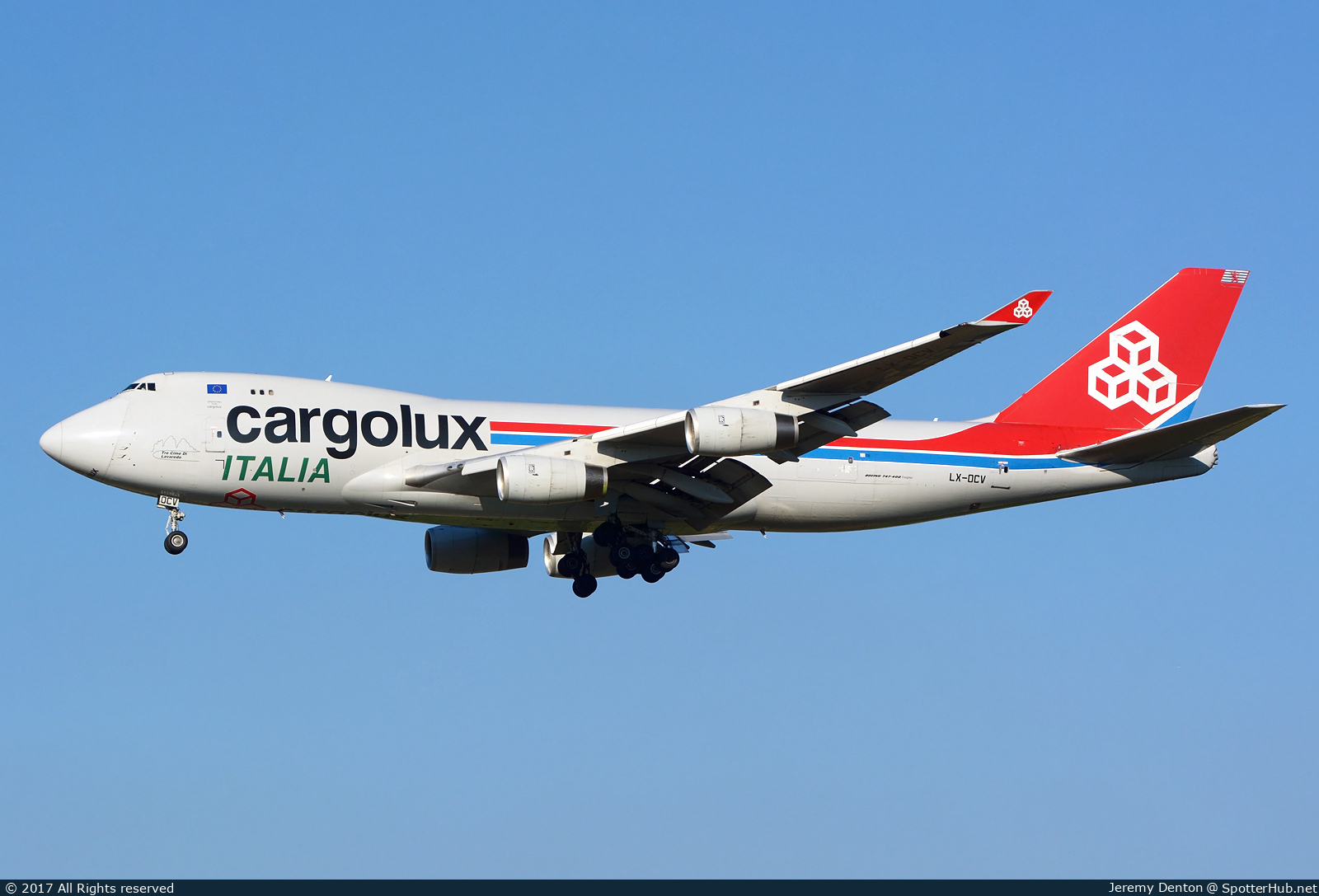Photo of LX-OCV - Boeing 747-4R7F operated by Cargolux Italia