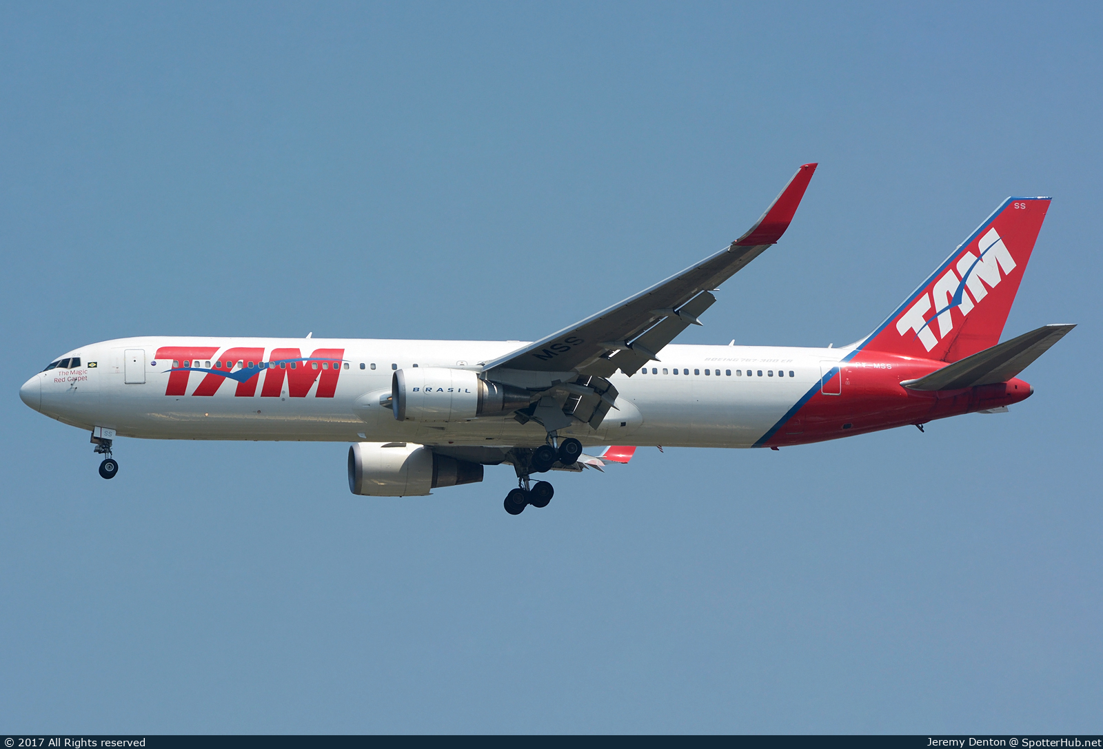 Photo of PT-MSS - Boeing 767-316(ER) operated by TAM Linhas Aéreas