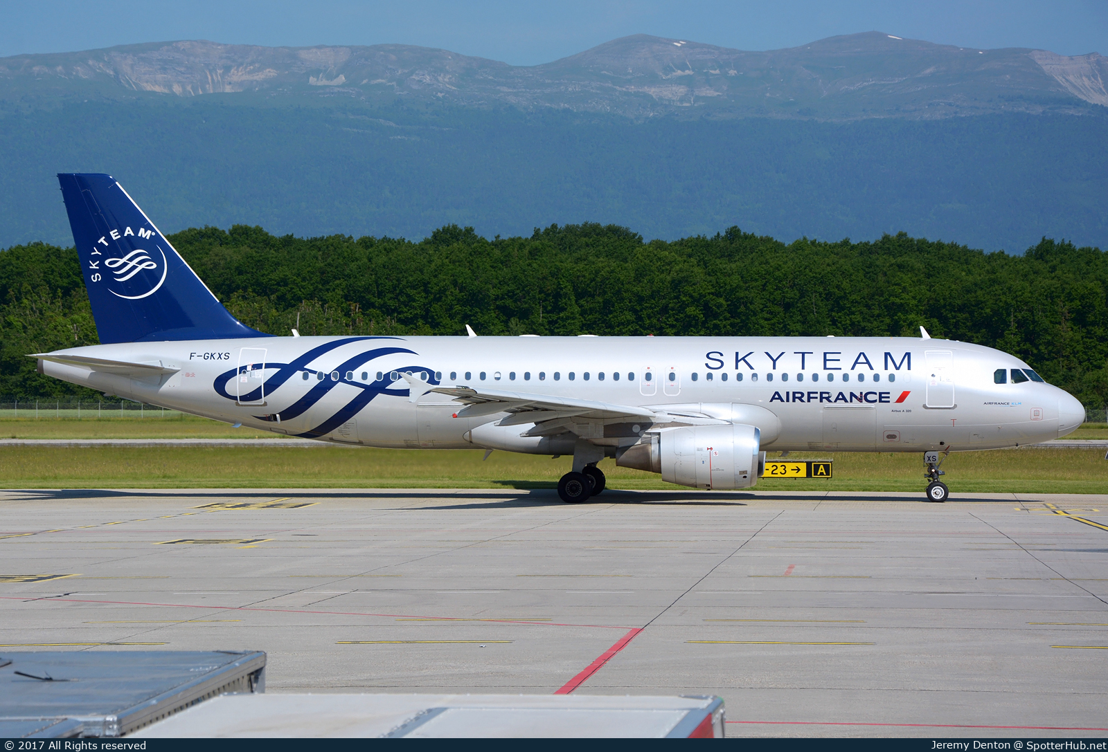 Photo of F-GKXS - Airbus A320-214 operated by Air France