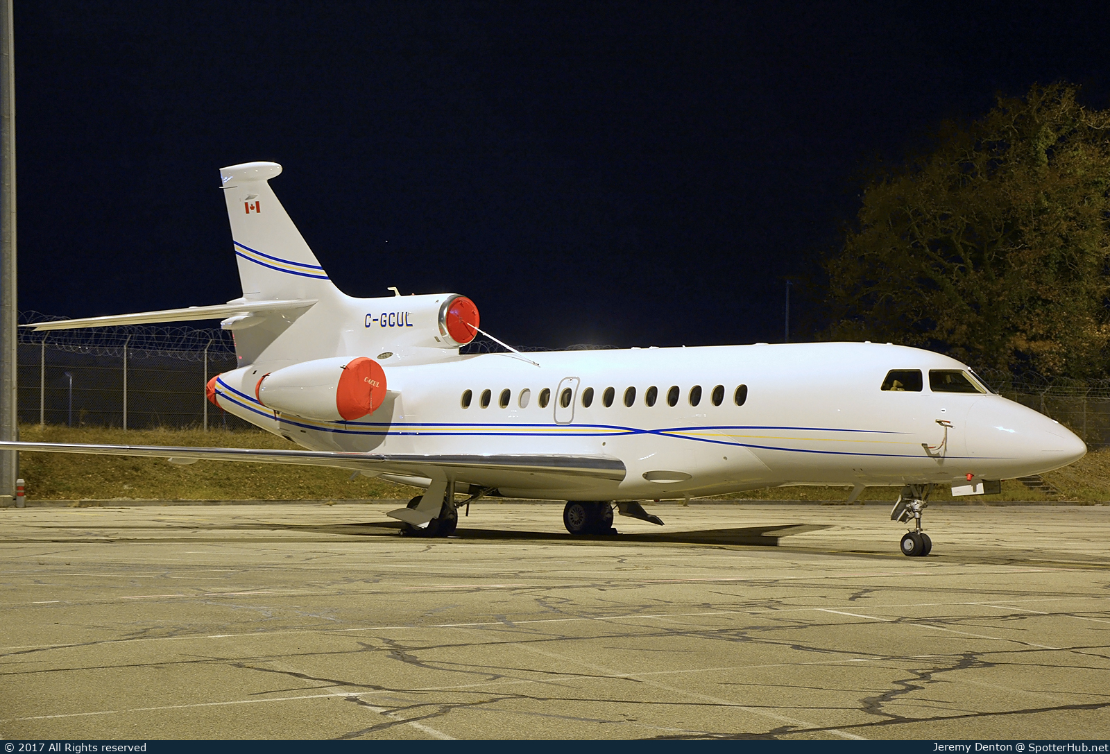 Photo of C-GCUL - Dassault Falcon 7X operated by Canadian Utilities
