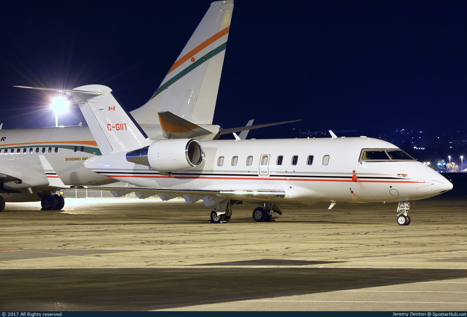 Photo of C-GIIT - Bombardier Challenger 605 operated by Execaire
