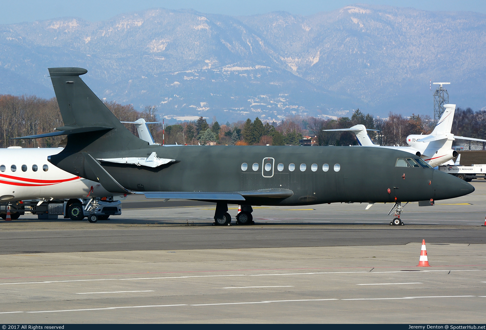 Photo of OO-VRO - Dassault Falcon 2000LX operated by Luxaviation Belgium