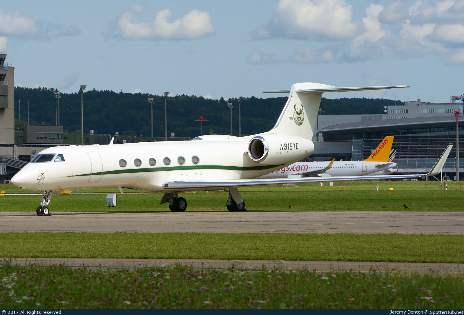 Photo of N919YC - Gulfstream GV operated by Private