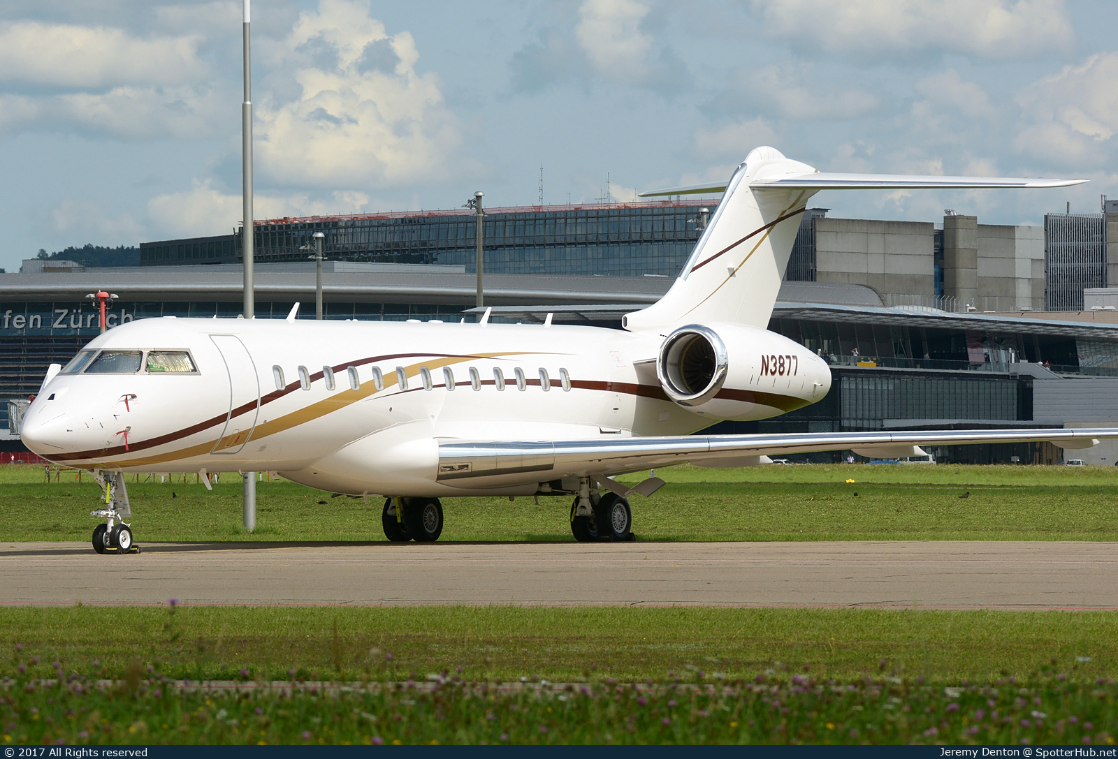 Photo of N3877 - Bombardier Global Express XRS operated by Private