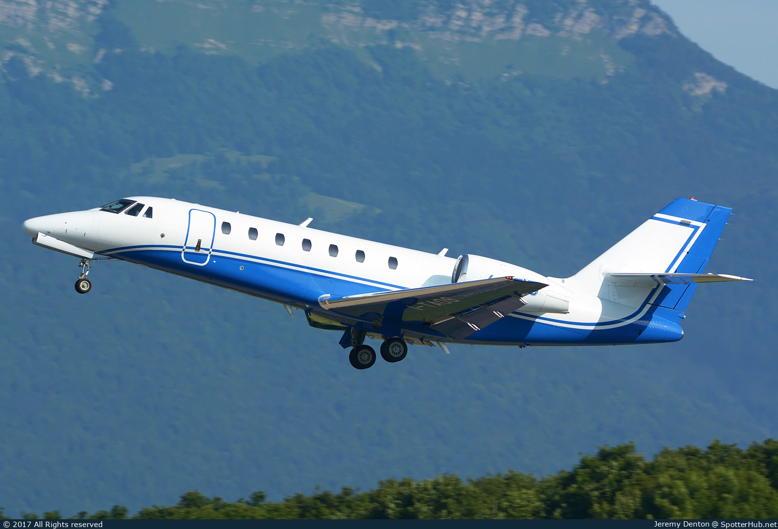 Photo of I-TAOS - Cessna 680 Citation Sovereign operated by CGR Compagnia Generale Ripreseaeree