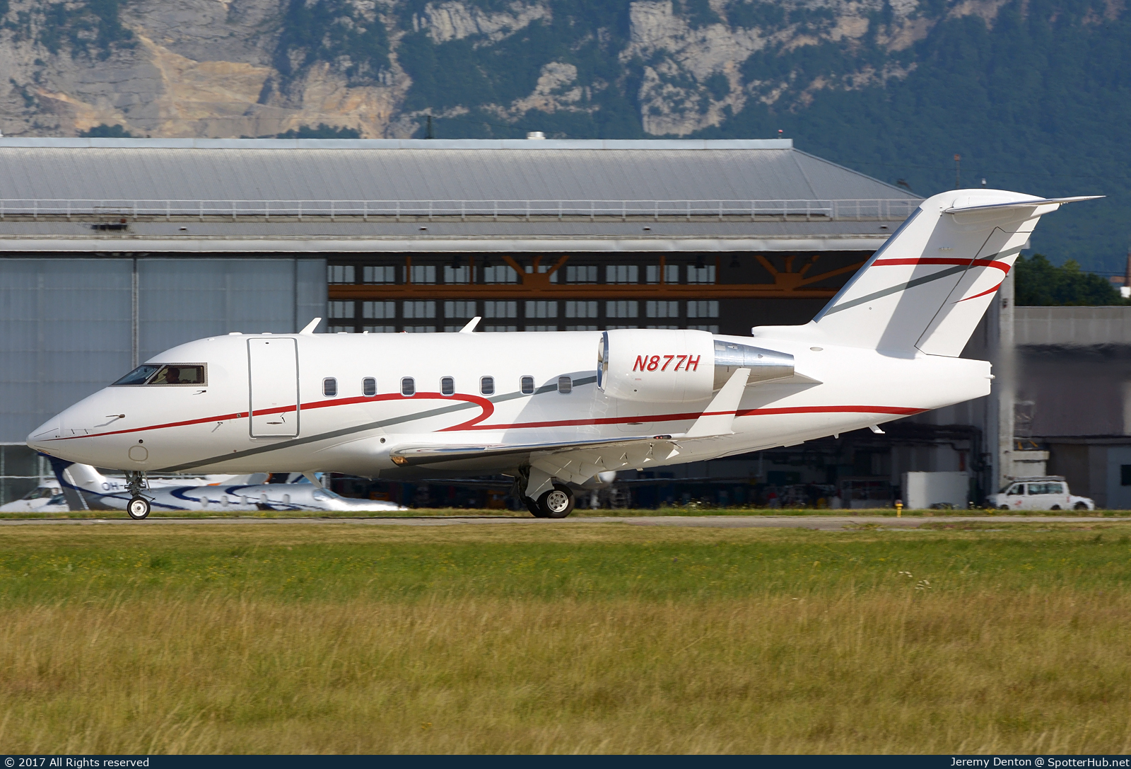 Photo of N877H - Bombardier Challenger 604 operated by Private