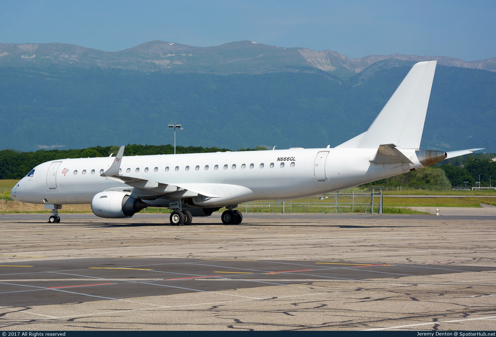 Photo of N666GL - Embraer Lineage 1000 operated by Private