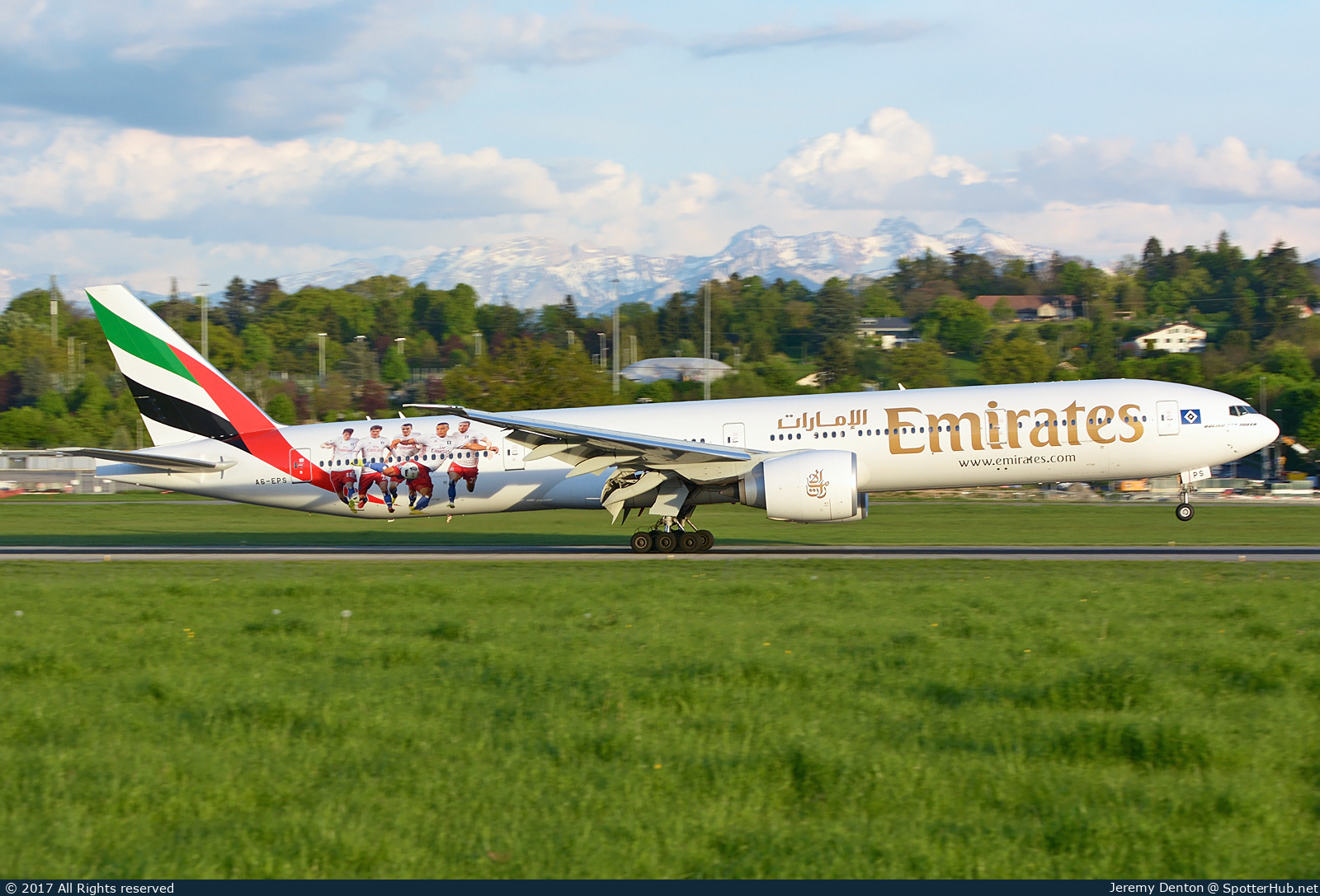 Photo of A6-EPS - Boeing 777-31H(ER) operated by Emirates