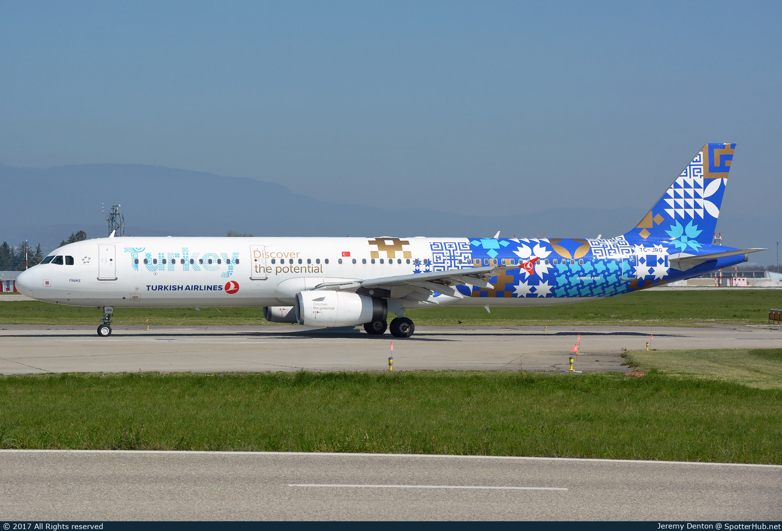 Photo of TC-JRG - Airbus A321-231 operated by Turkish Airlines