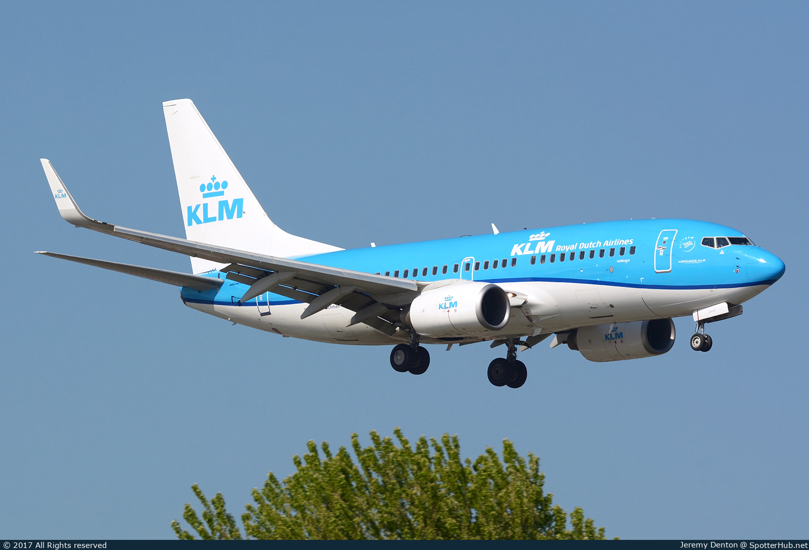 Photo of PH-BGL - Boeing 737-7K2 operated by KLM Royal Dutch Airlines