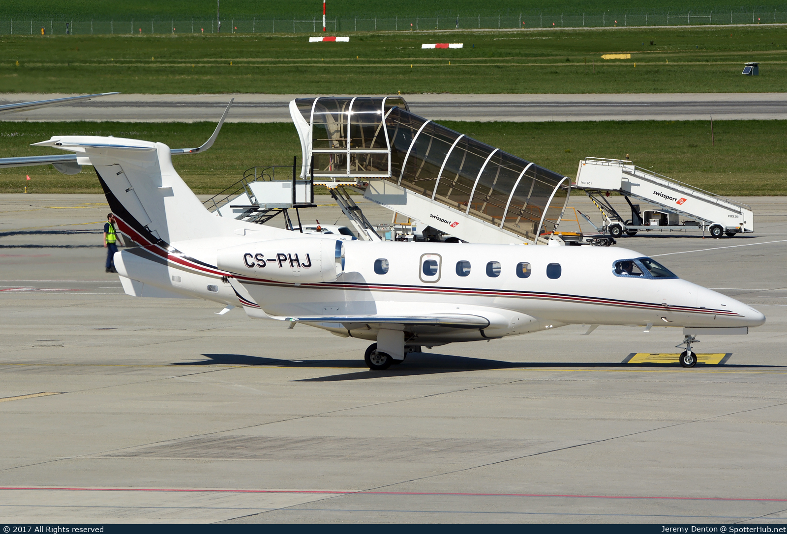 Photo of CS-PHJ - Embraer Phenom 300 operated by NetJets Europe