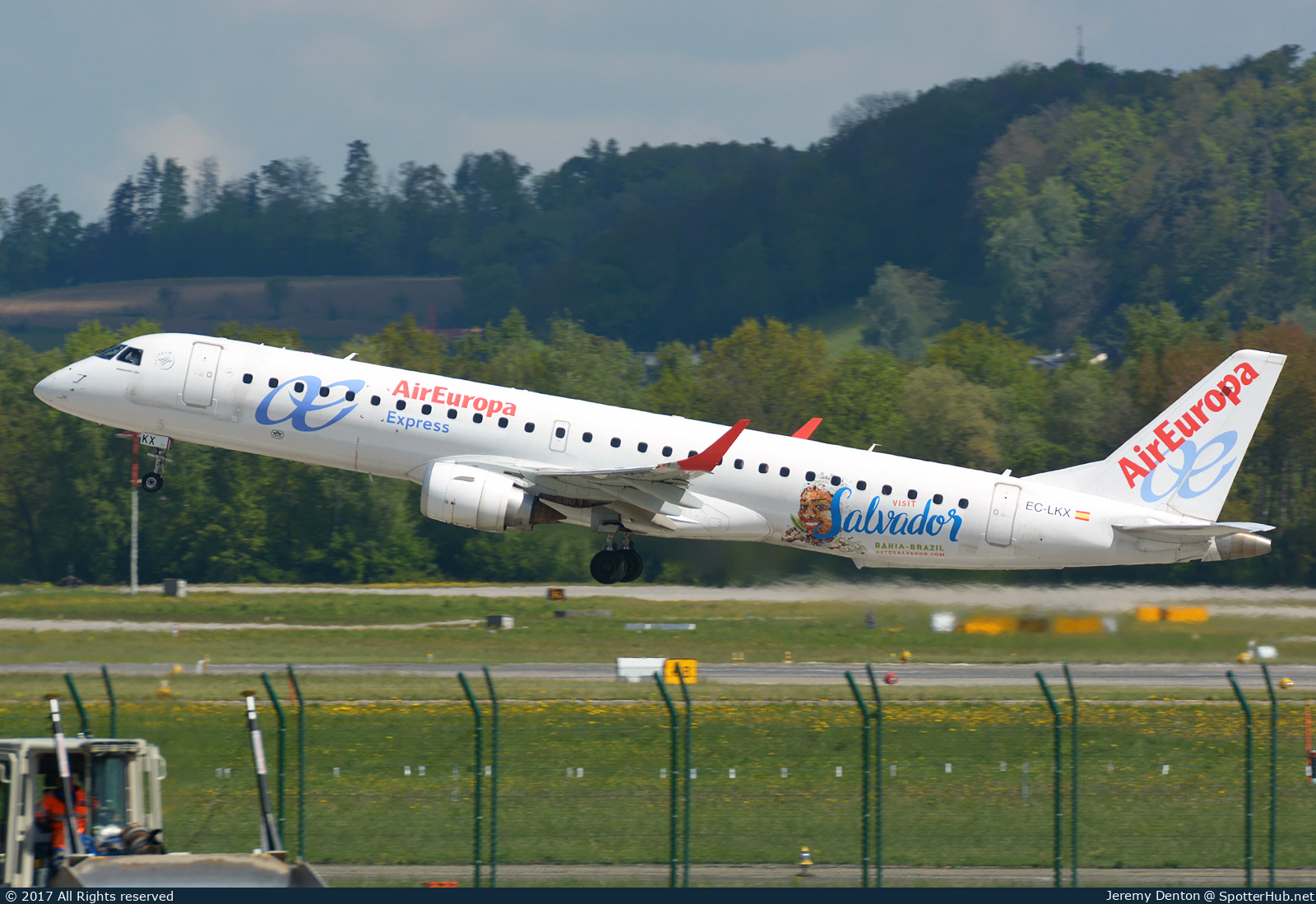 Photo of EC-LKX - Embraer ERJ-195LR operated by Air Europa Express (opb Aeronova)