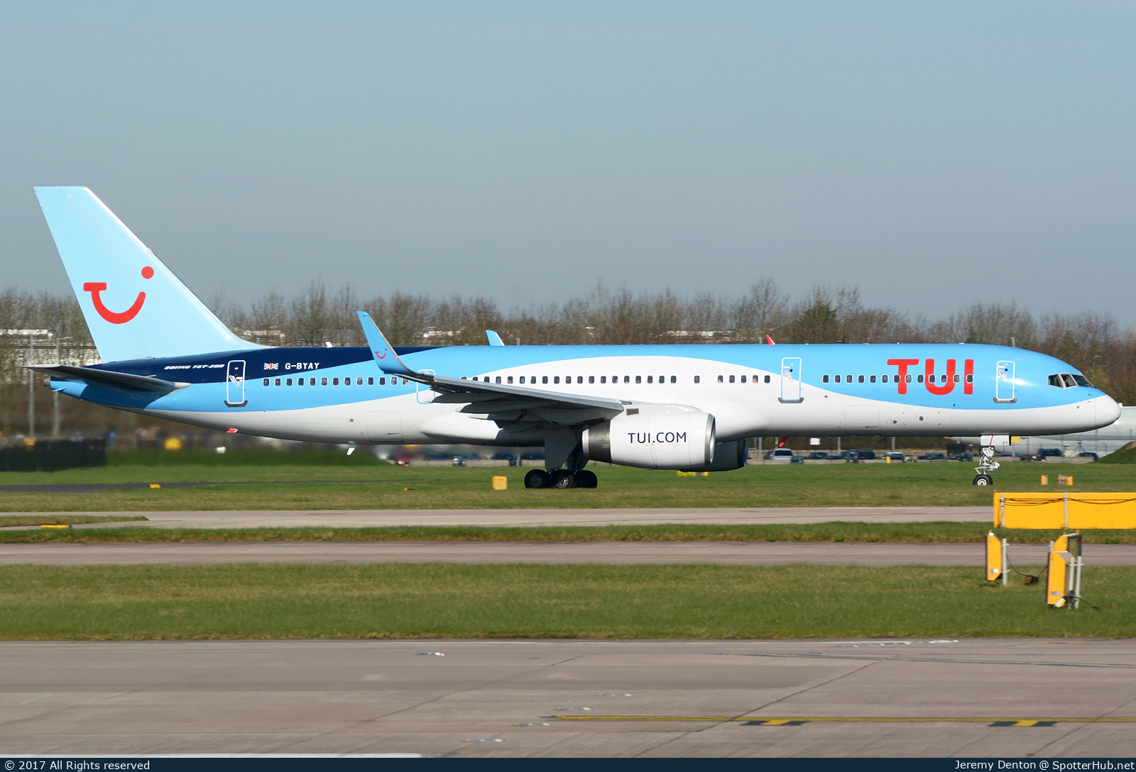 Photo of G-BYAY - Boeing 757-204 operated by TUI Airways