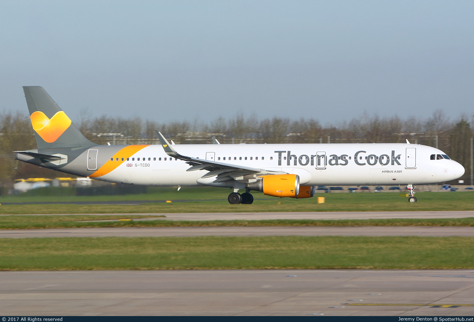 Photo of G-TCDO - Airbus A321-211 operated by Thomas Cook Airlines