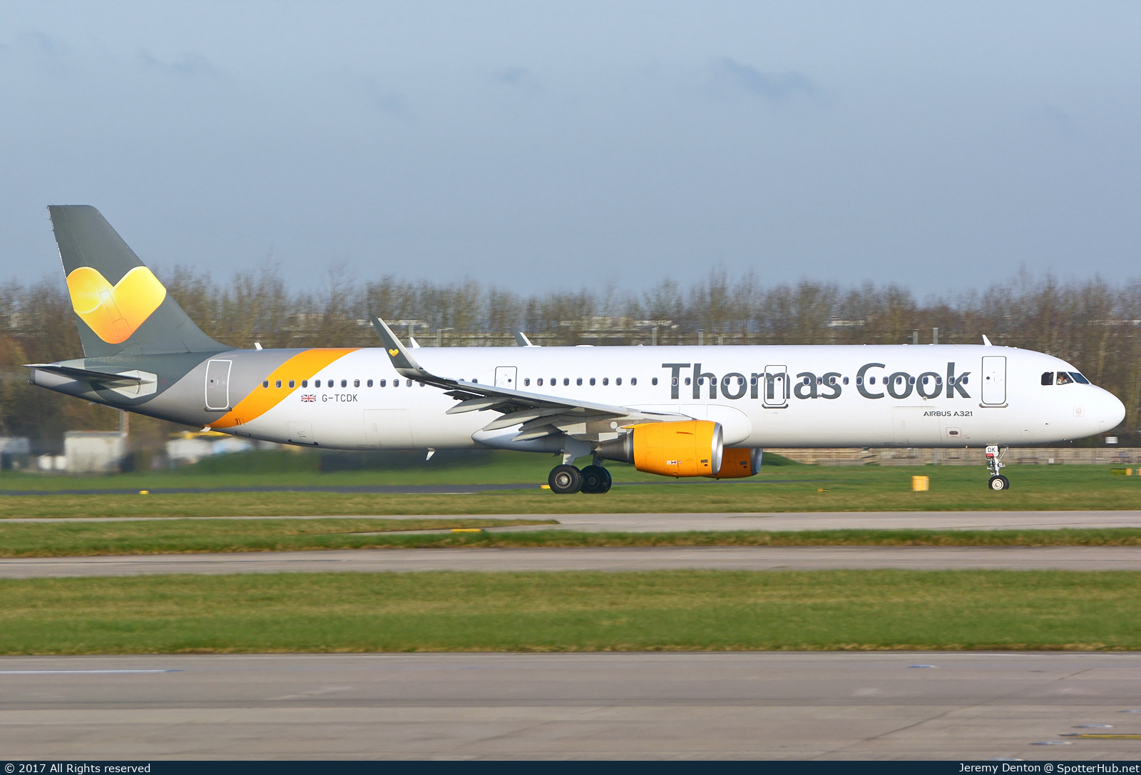 Photo of G-TCDK - Airbus A321-211 operated by Thomas Cook Airlines