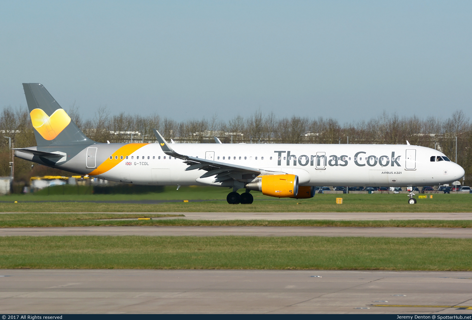 Photo of G-TCDL - Airbus A321-211 operated by Thomas Cook Airlines