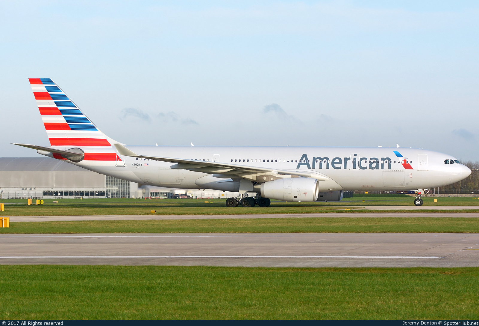 Photo of N292AY - Airbus A330-243 operated by American Airlines