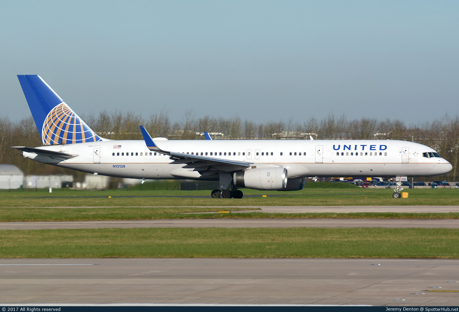 Photo of N13138 - Boeing 757-224 operated by United Airlines