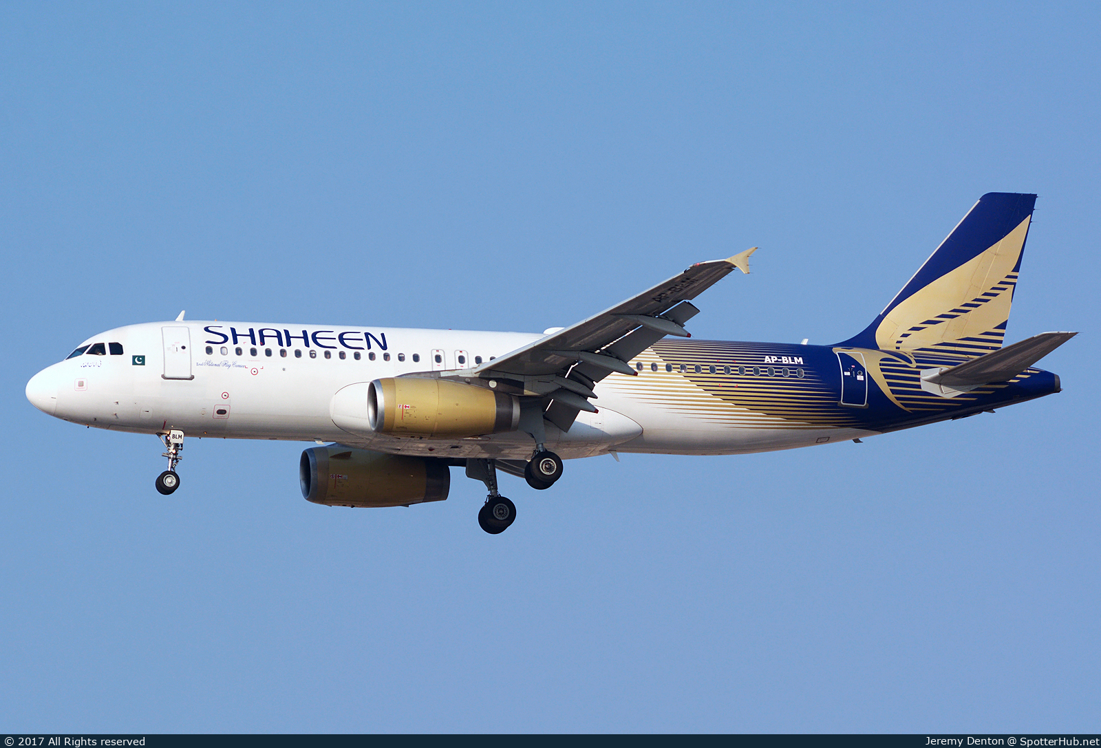 Photo of AP-BLM - Airbus A320-232 operated by Shaheen Air