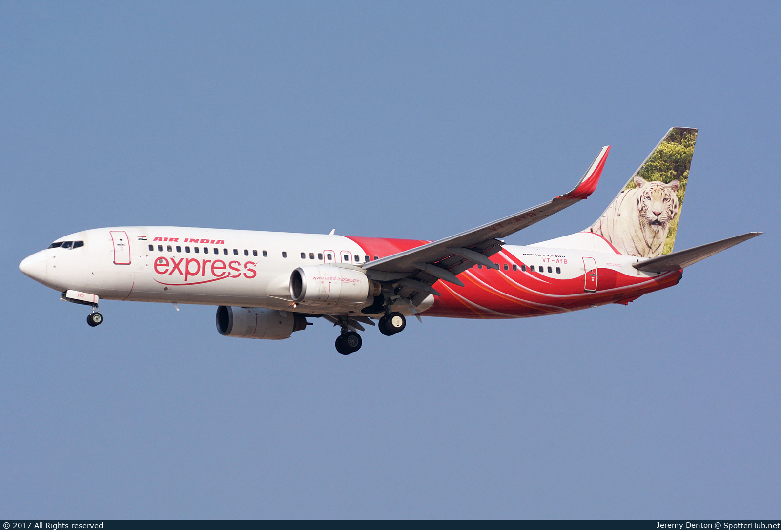 Photo of VT-AYB - Boeing 737-8HG operated by Air India Express