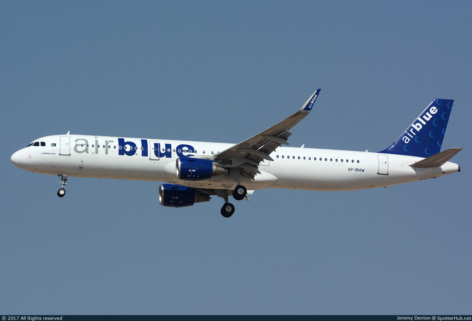 Photo of AP-BMW - Airbus A321-211 operated by Airblue