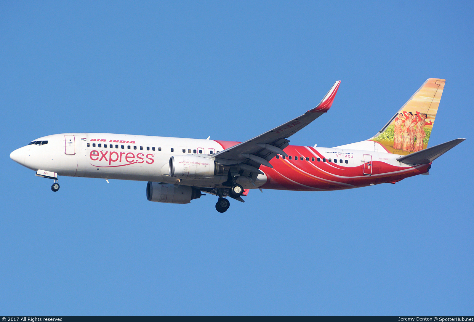 Photo of VT-AXU - Boeing 737-8HG operated by Air India Express