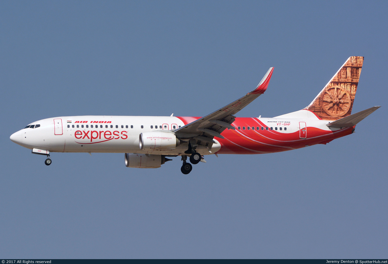 Photo of VT-GHF - Boeing 737-86N operated by Air India Express
