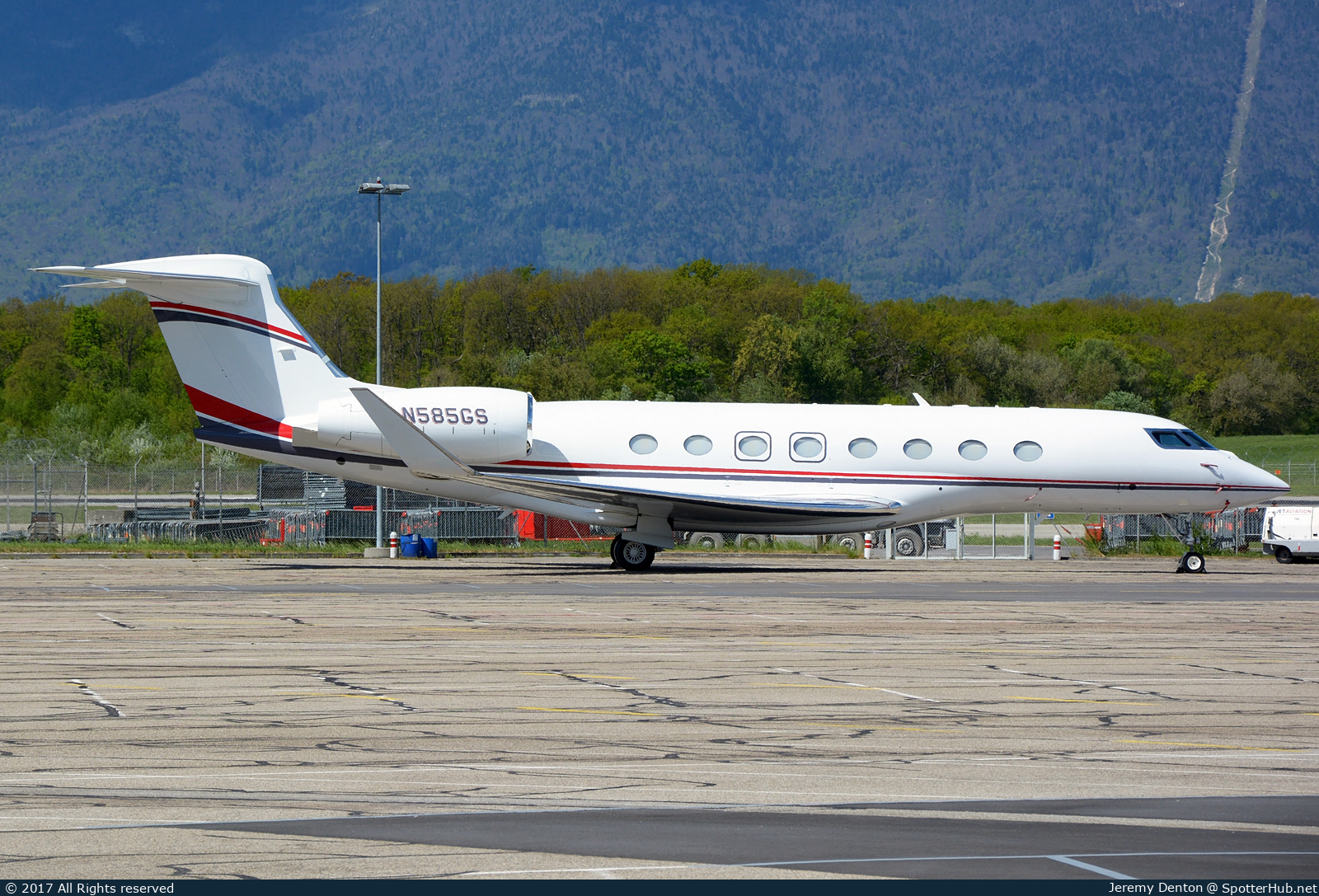 Photo of N585GS - Gulfstream G650ER operated by Gilead Sciences