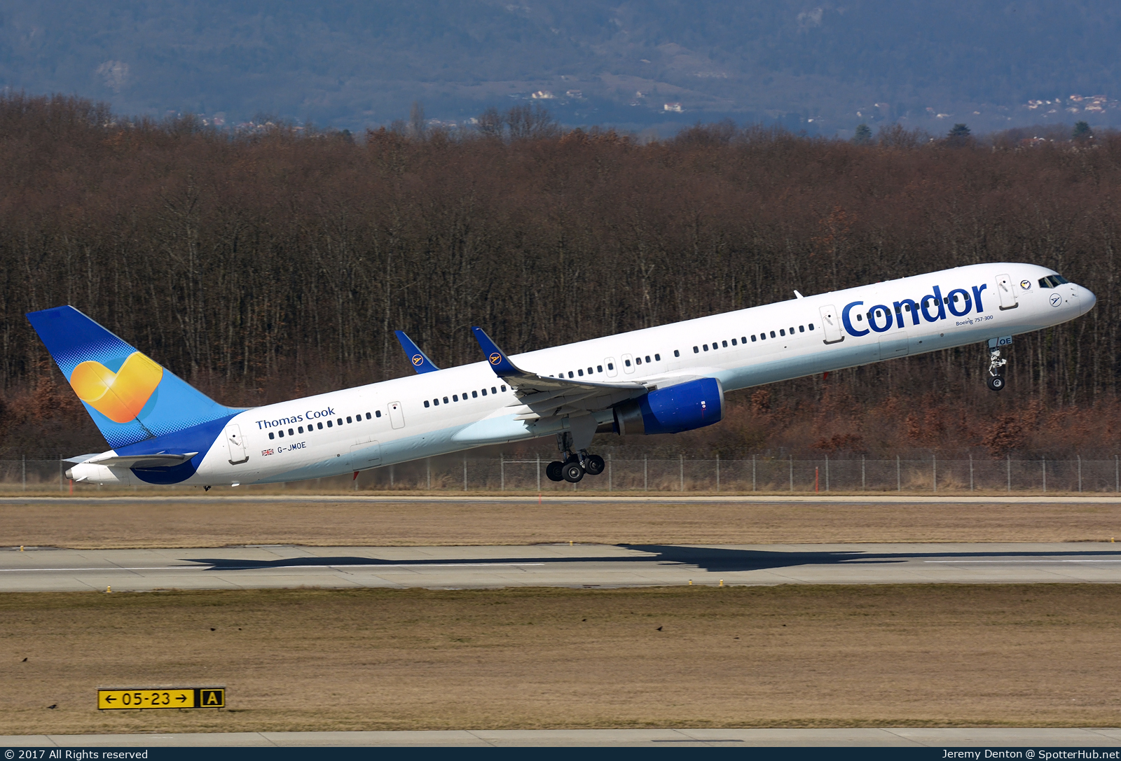 Photo of G-JMOE - Boeing 757-330 operated by Thomas Cook Airlines