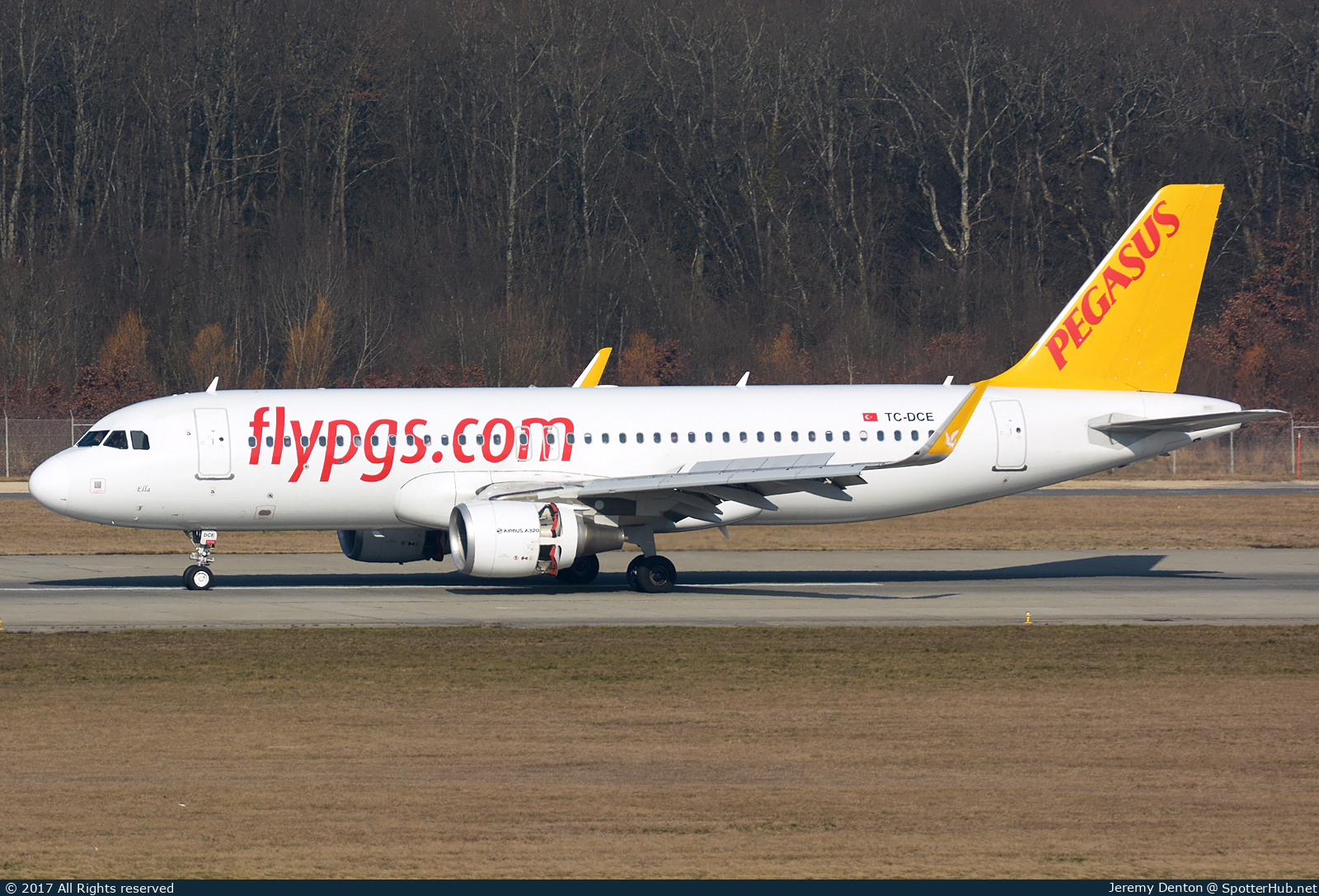 Photo of TC-DCE - Airbus A320-214 operated by Pegasus Airlines