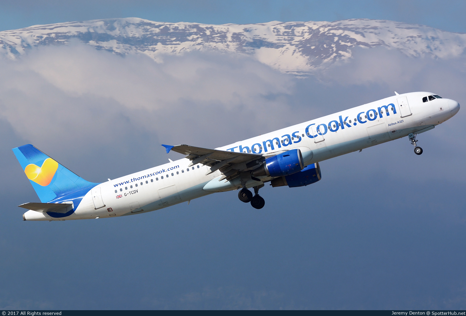 Photo of G-TCDV - Airbus A321-211 operated by Thomas Cook Airlines