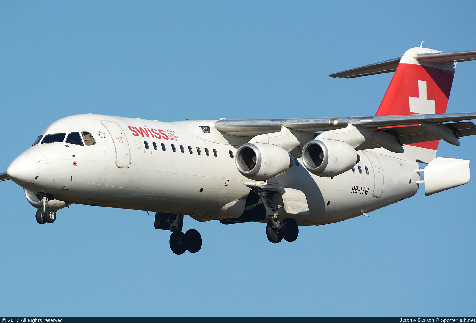 Photo of HB-IYW - British Aerospace Avro RJ100 operated by Swiss International Air Lines